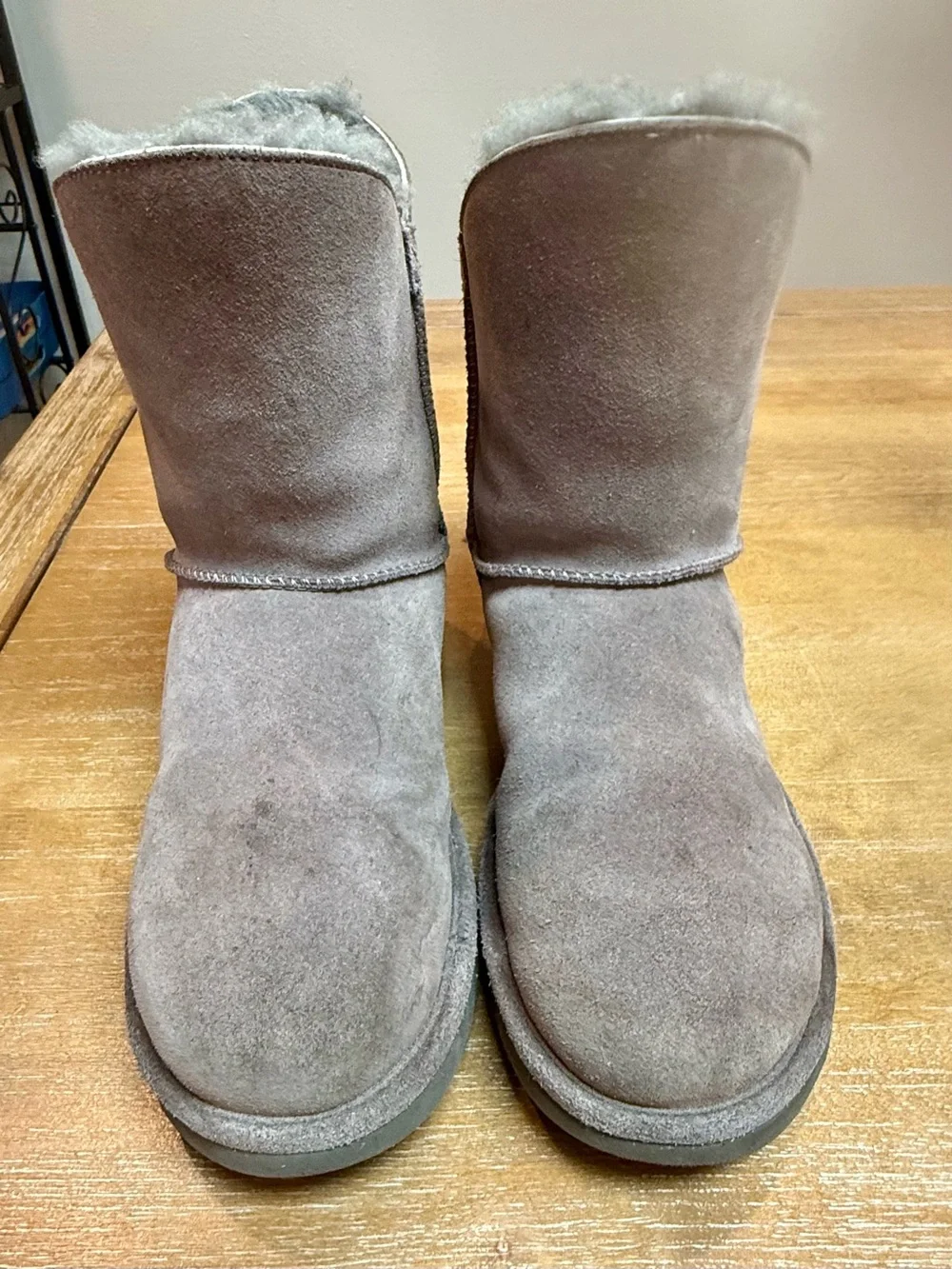 UGG Women’s Constantine Boots Charcoal Gray Shearling Lace Up Detail Size 9